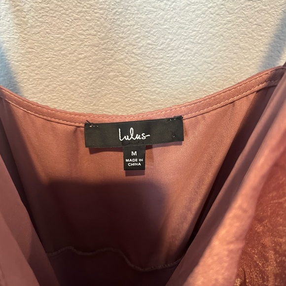 BEAUTIFUL Lulu’s gown. 🩷 - Picture 6 of 6